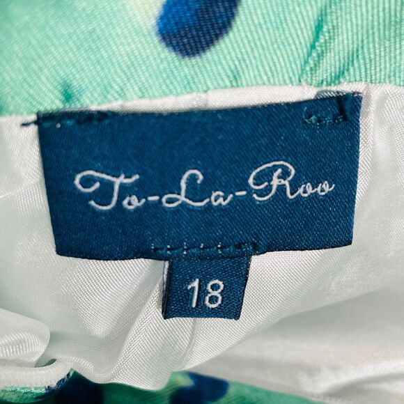 To La Roo Satin Green Cream Pleated Polka Dot Skirt Size 18 Plus - Picture 7 of 9